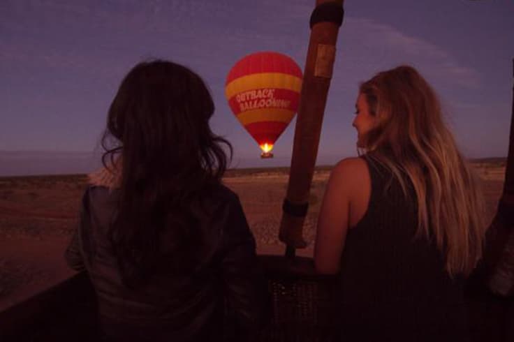 road trip itinerary adelaide to alice spring 3 passengers on outback hot air balloon ride