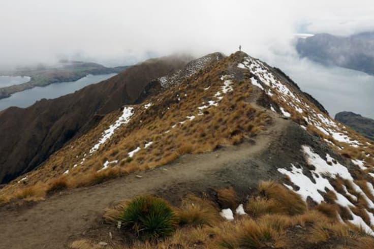 what to expect when travelling nz in winter 3 Roys peak hike dramatic shot